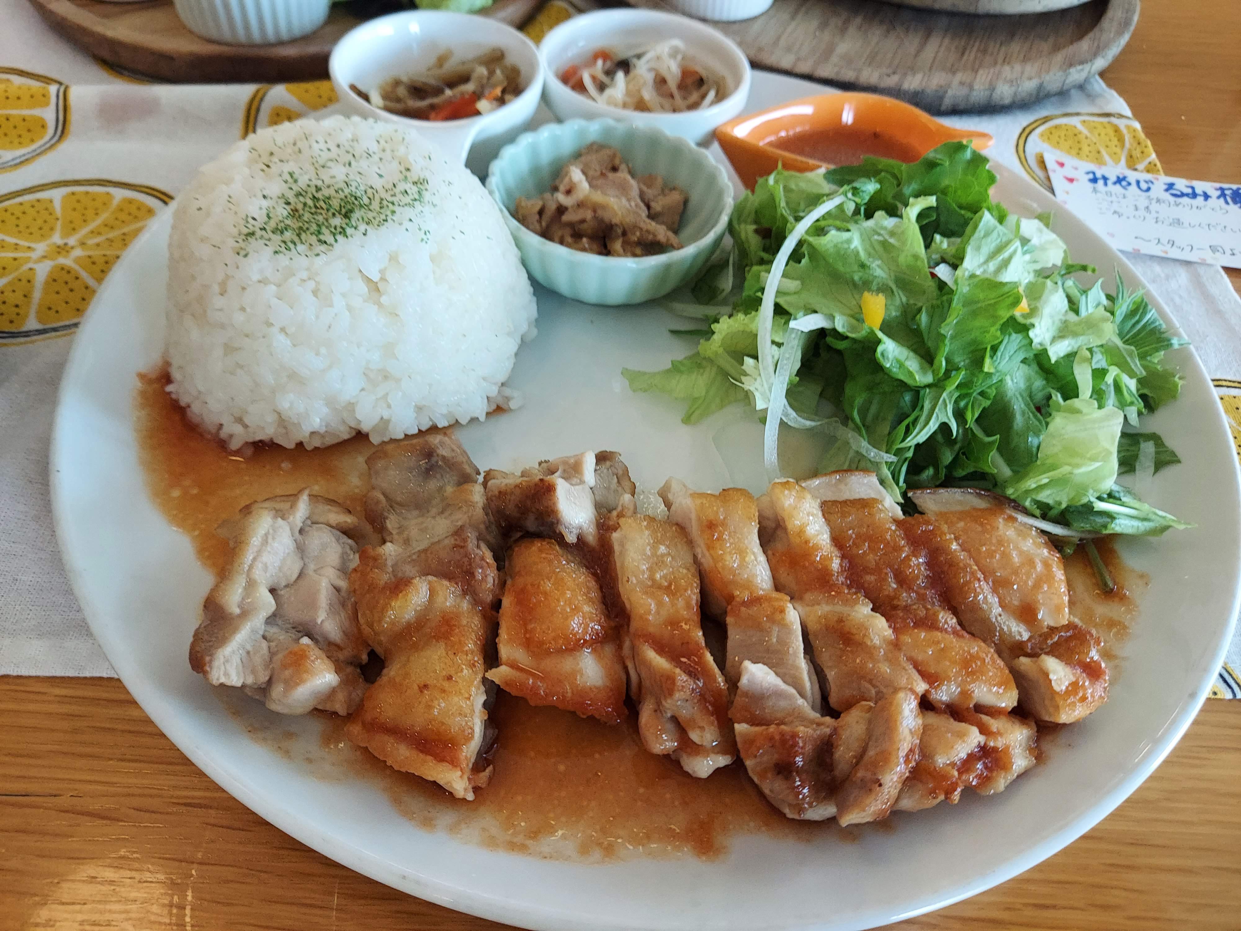 Hawaiian Resort Cafe Leola(ハワイアン リゾート カフェ レオラ)