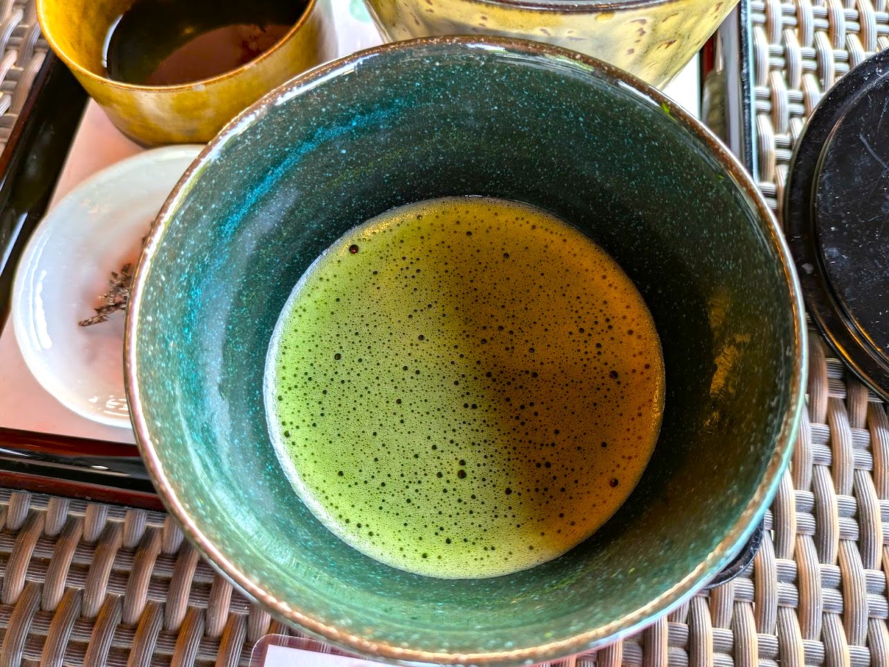 飛鳥彩瑠璃の丘天極堂テラス