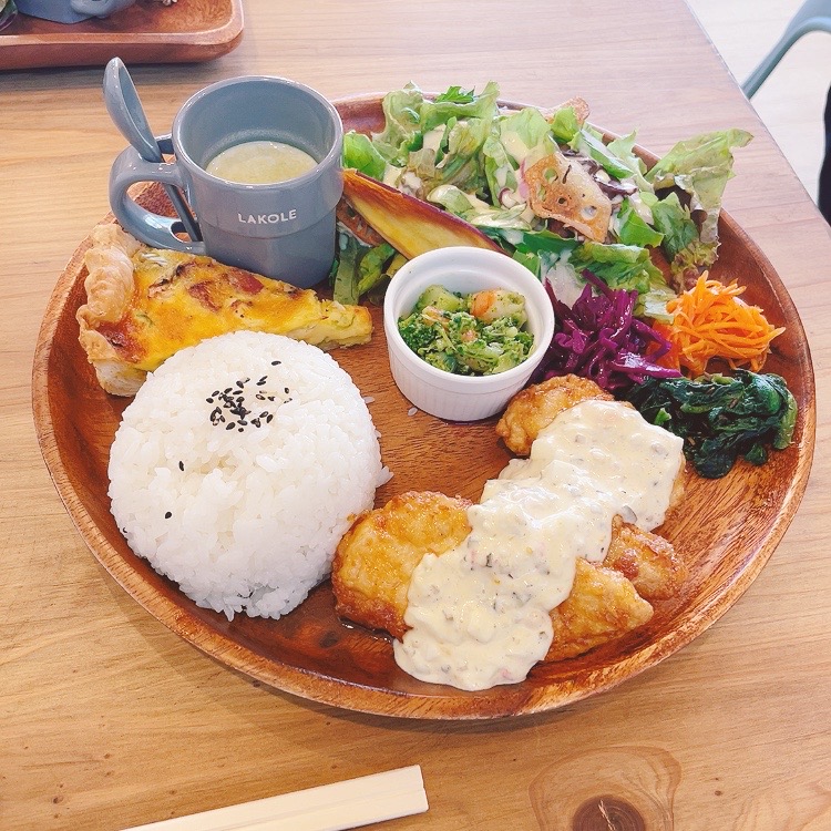 CafeTwoTwo&DogGrassField