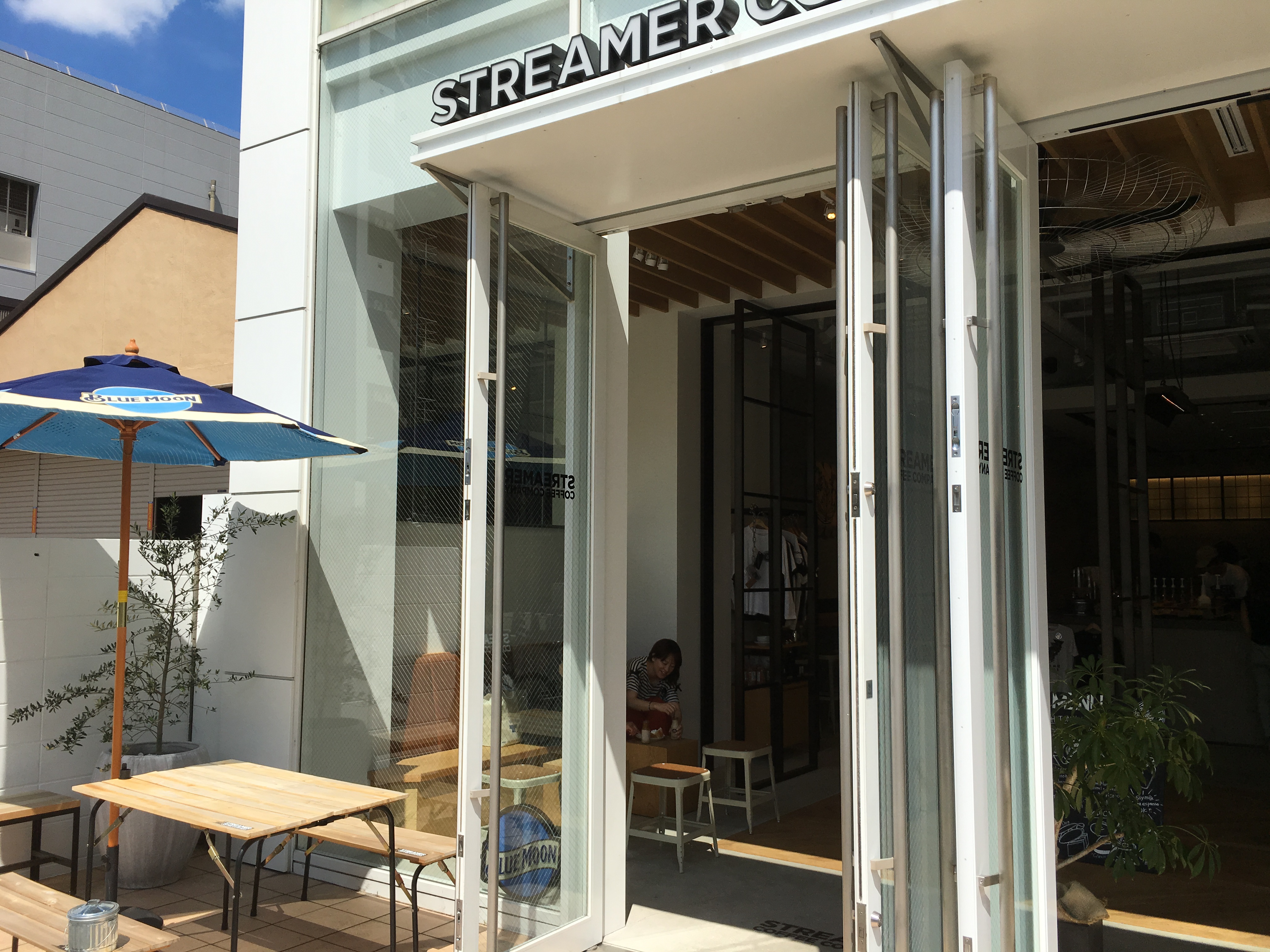 地下鉄矢場町駅 ストーリーマーコーヒー名古屋栄 Streamer Coffee Company Sakae 栄ミナミでわんちゃんが店内入店できるラテアートが凄いカフェ 愛知県名古屋市 ペットと一緒