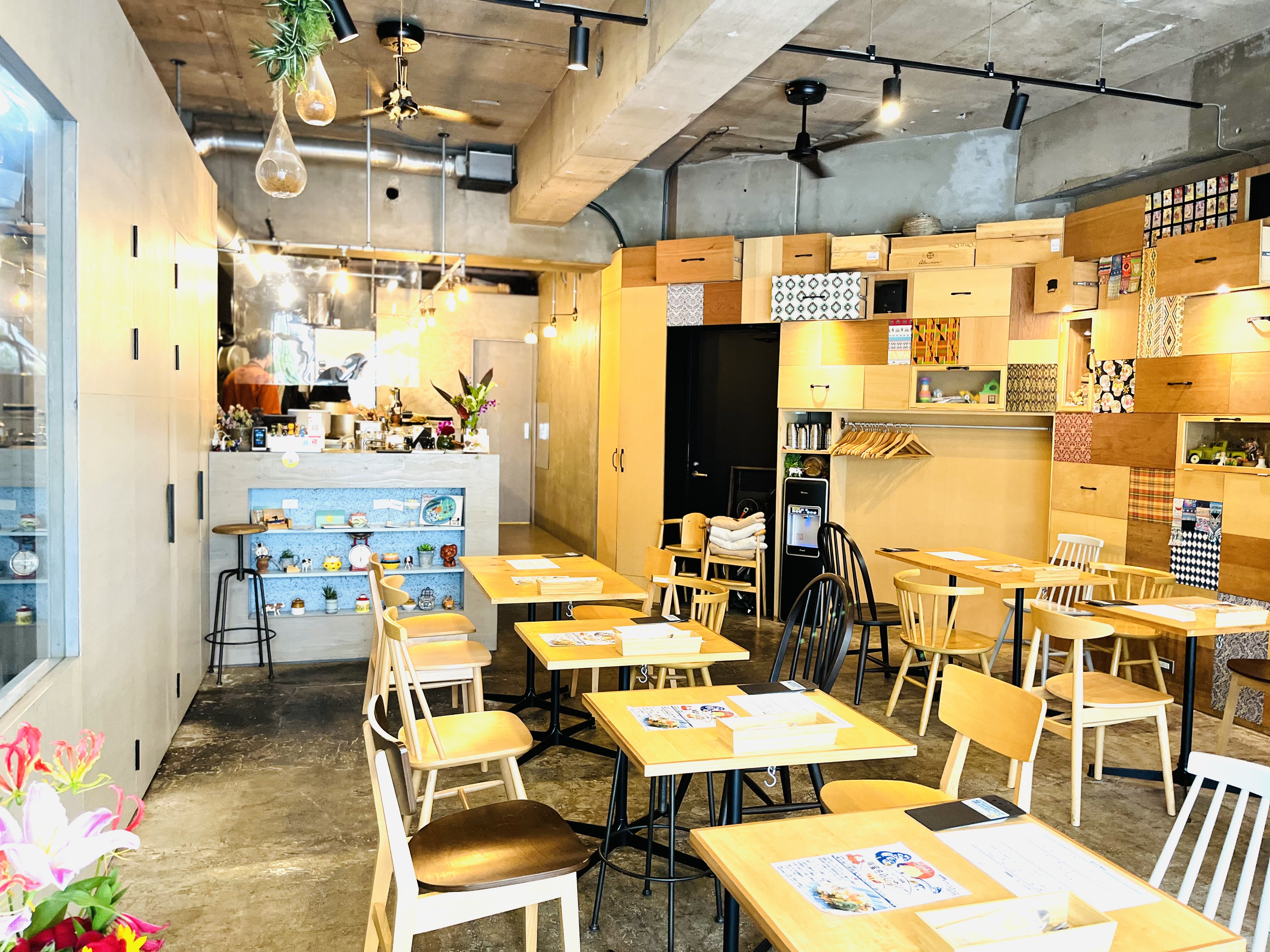 【中央区新川】隅田川のほとりでワンちゃんと一緒に世界のグルメ体験!「TRUNK