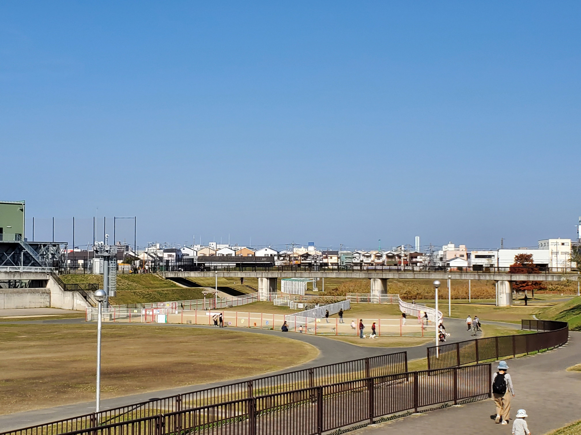 東花園駅 花園中央公園ドッグラン 24時間無料開放しているドッグラン 犬同伴可 大阪府 東大阪市 ペットと一緒