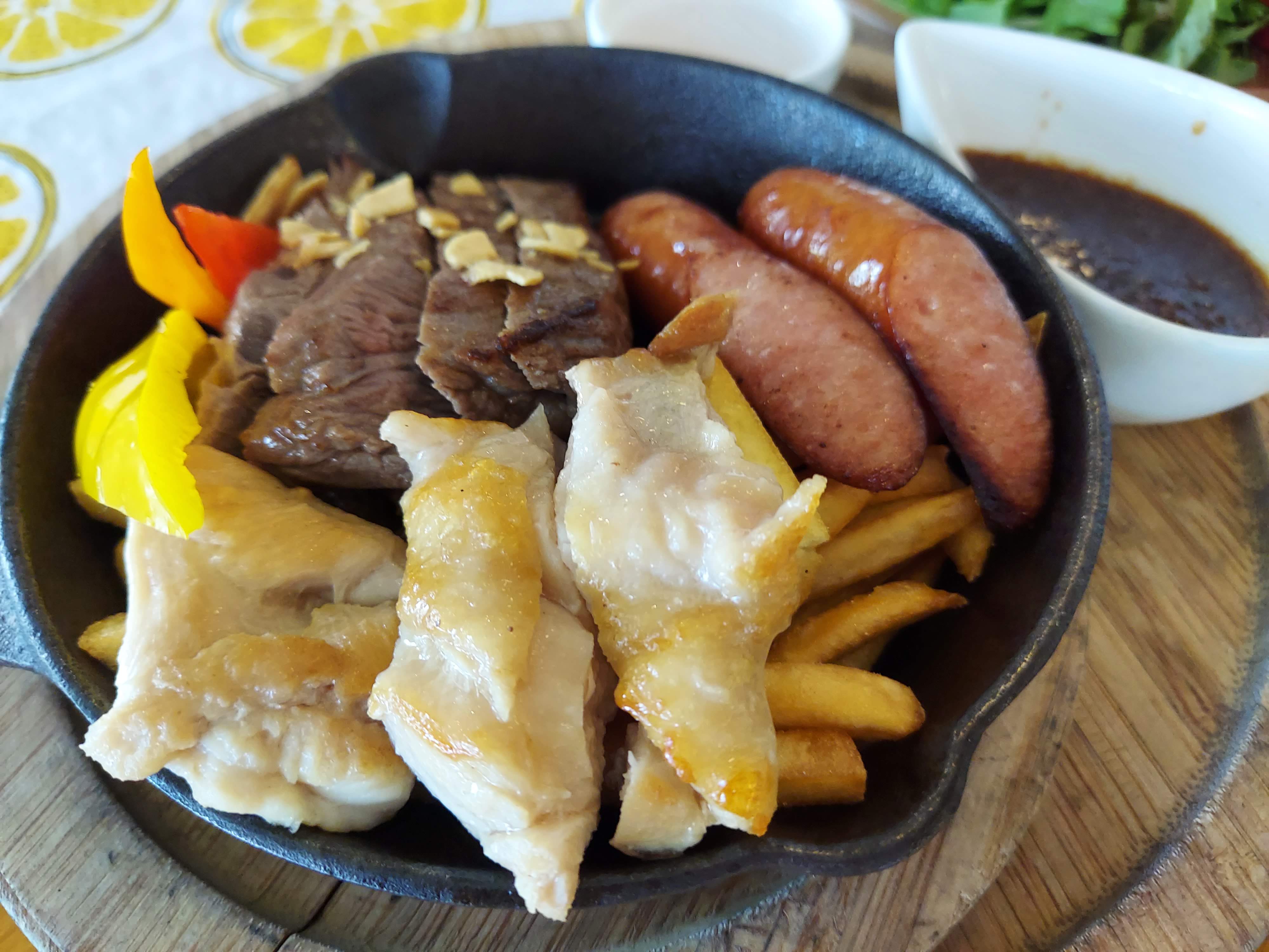Hawaiian Resort Cafe Leola(ハワイアン リゾート カフェ レオラ)