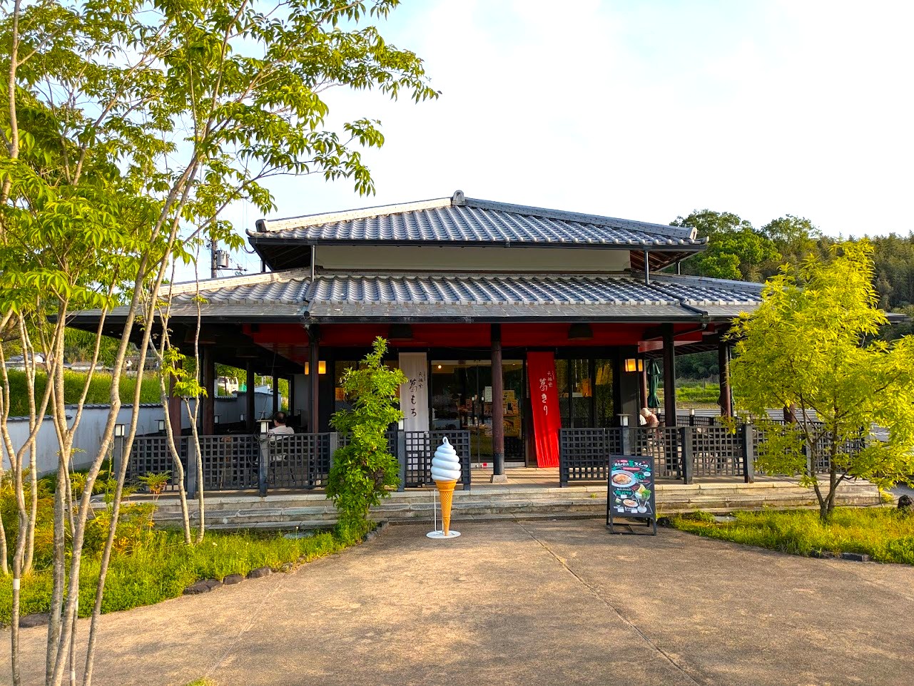 飛鳥彩瑠璃の丘天極堂テラス