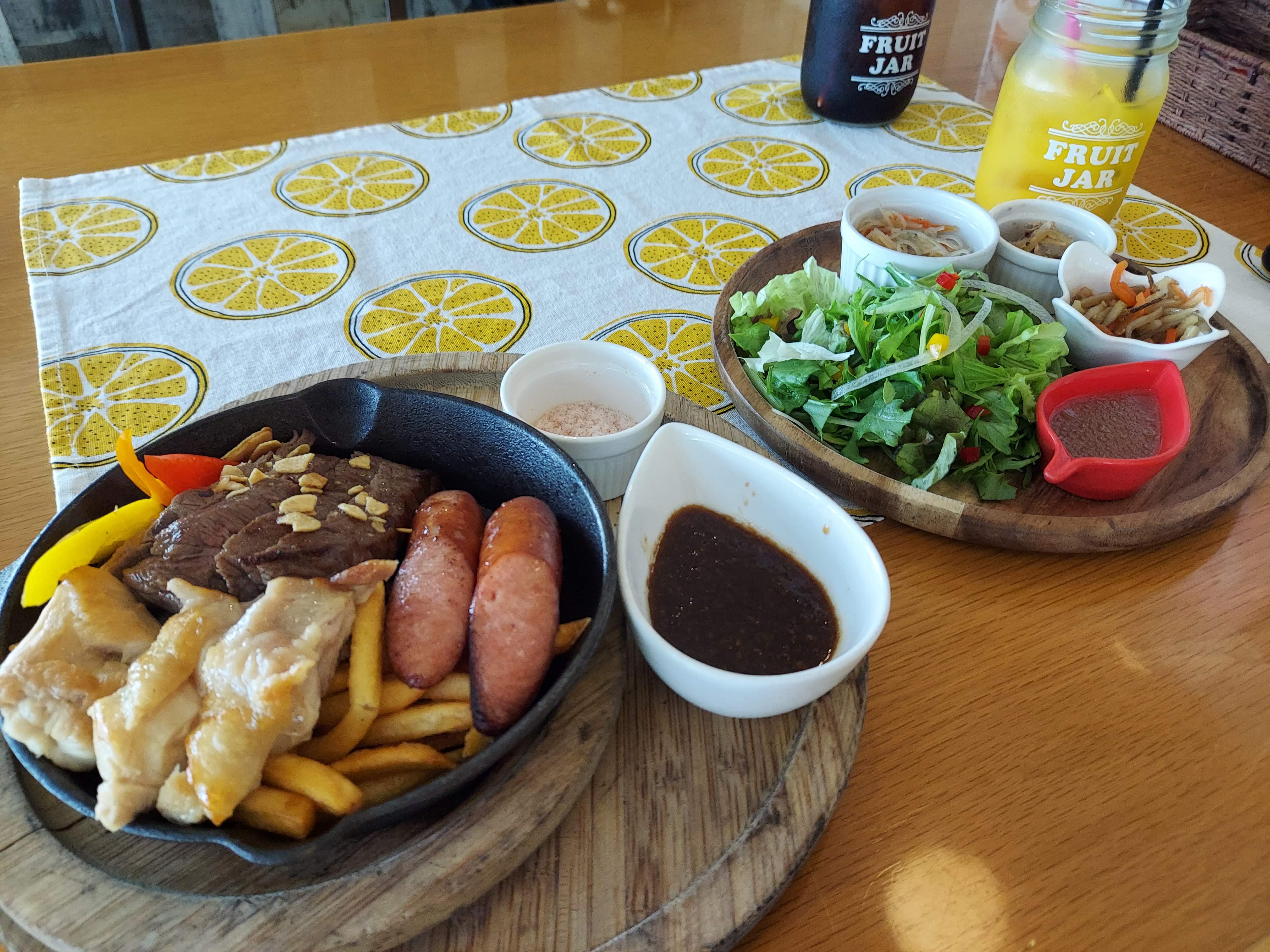 Hawaiian Resort Cafe Leola(ハワイアン リゾート カフェ レオラ)
